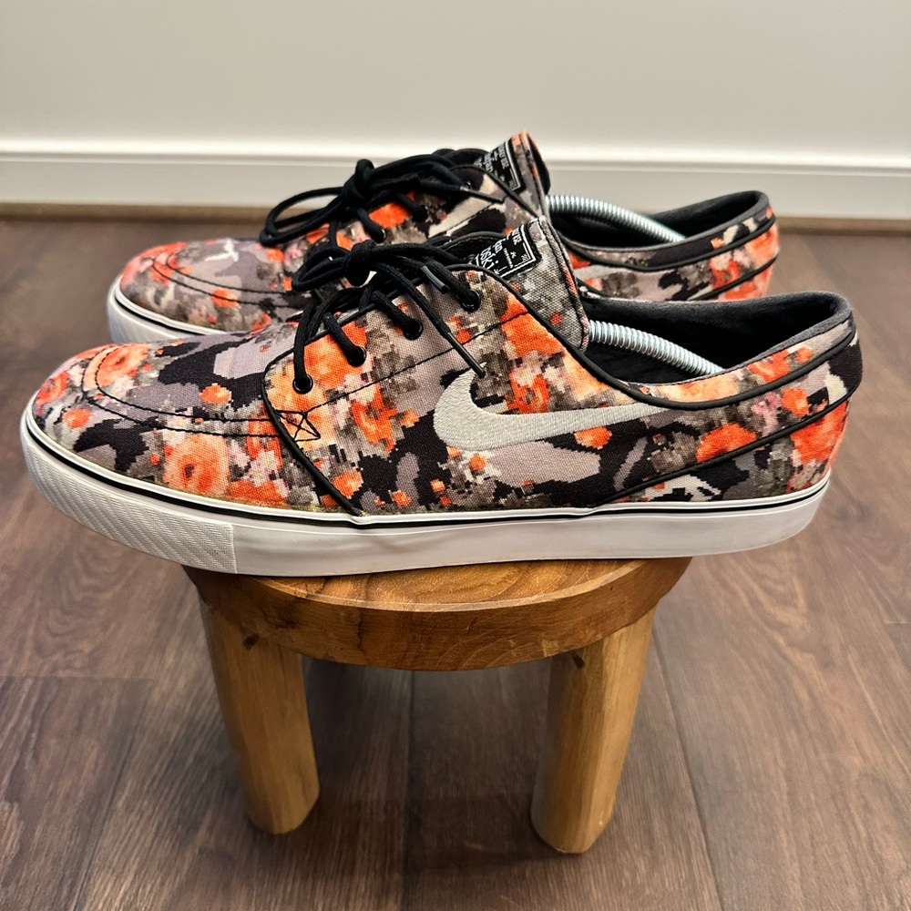 Nike Men’s Unique SB Stefan Janoski Floral Pattern SB Zoom Sneakers, Size 13
